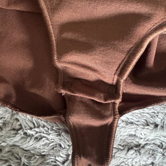 Skims | EUC Essential Sleeveless Crew Neck Thong Bodysuit in Brown Size L/XL - Picture 5 of 9
